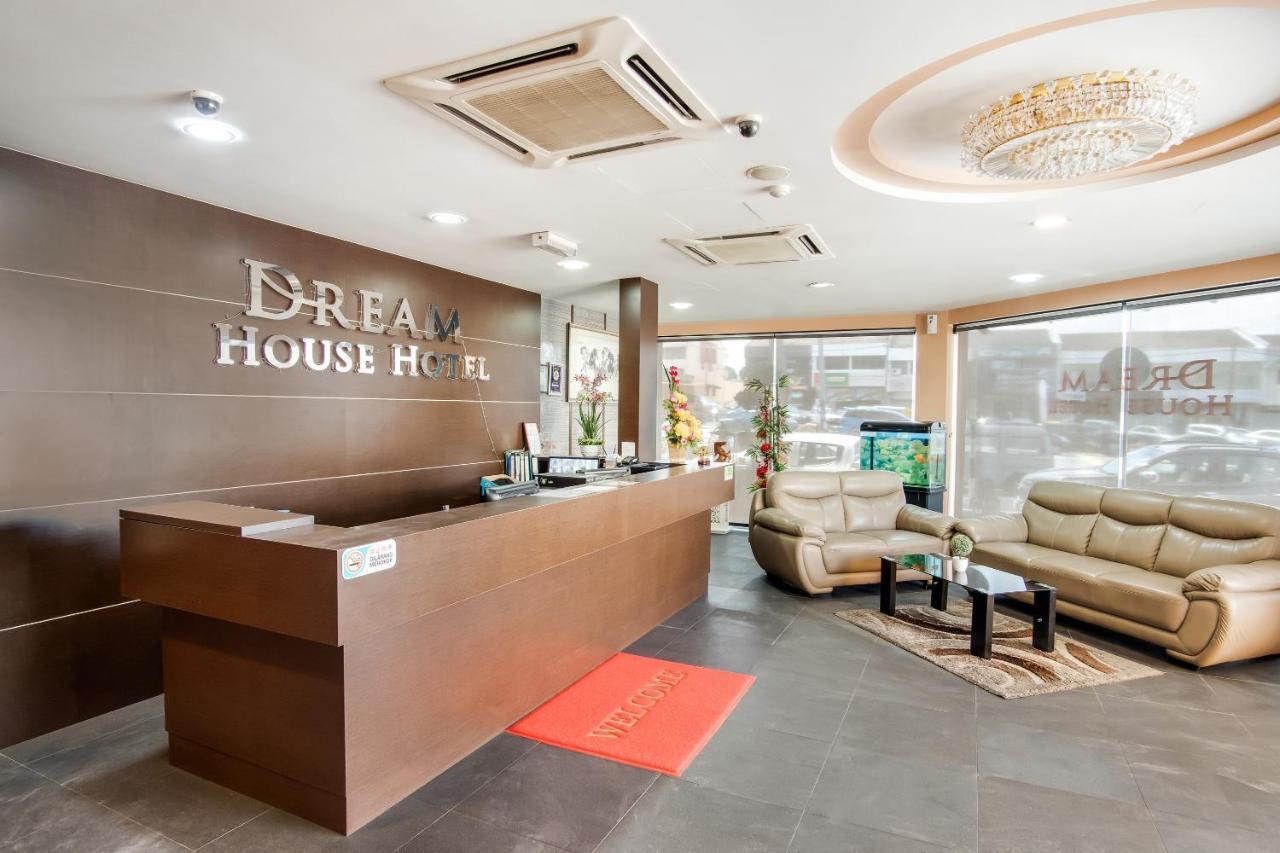 Oyo 89480 Dream House Hotel Skudai Exterior foto